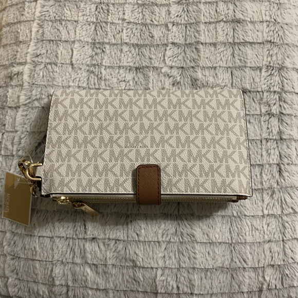 Michael Kors Jet Set Travel Vanilla Wallet - Picture 7 of 8